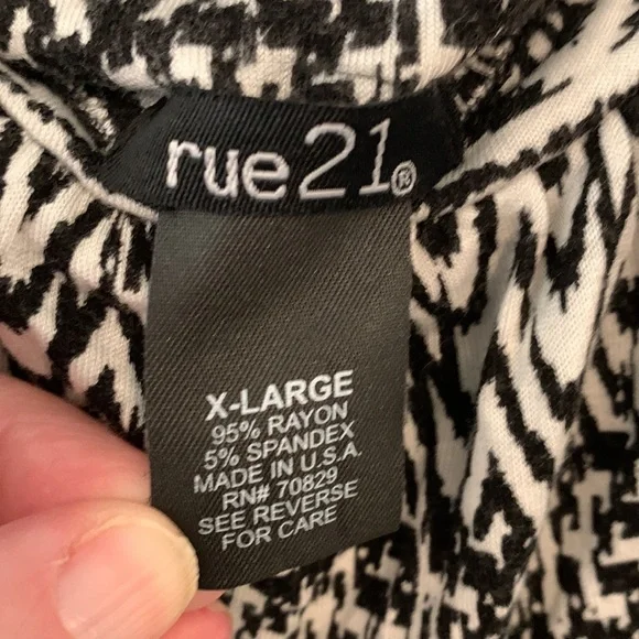 EUC Rue21 Maxi Skirt size XL - Picture 3 of 4